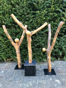 Drei Totholzskulpturen von Klaus J. Bade